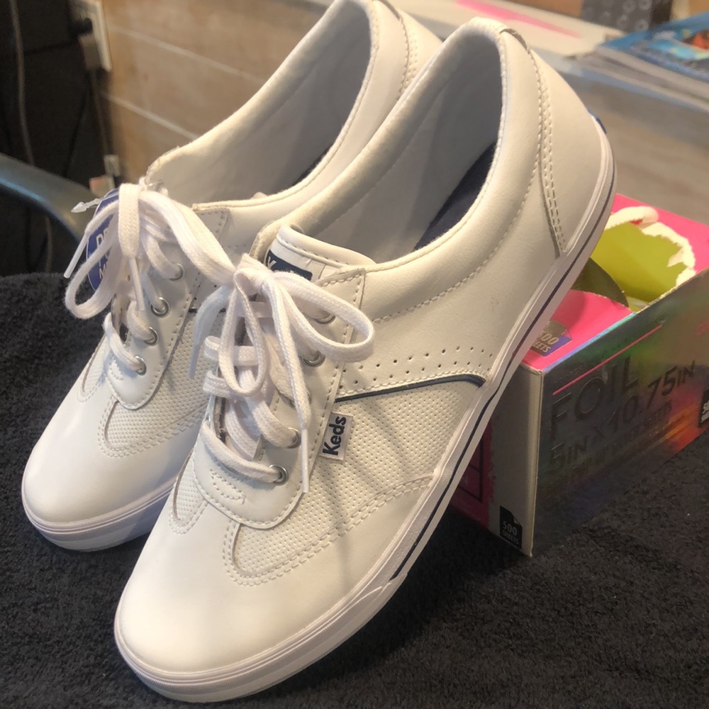 Women’s US size 9 brand new Keds. Never been worn. - Picture 2 of 11